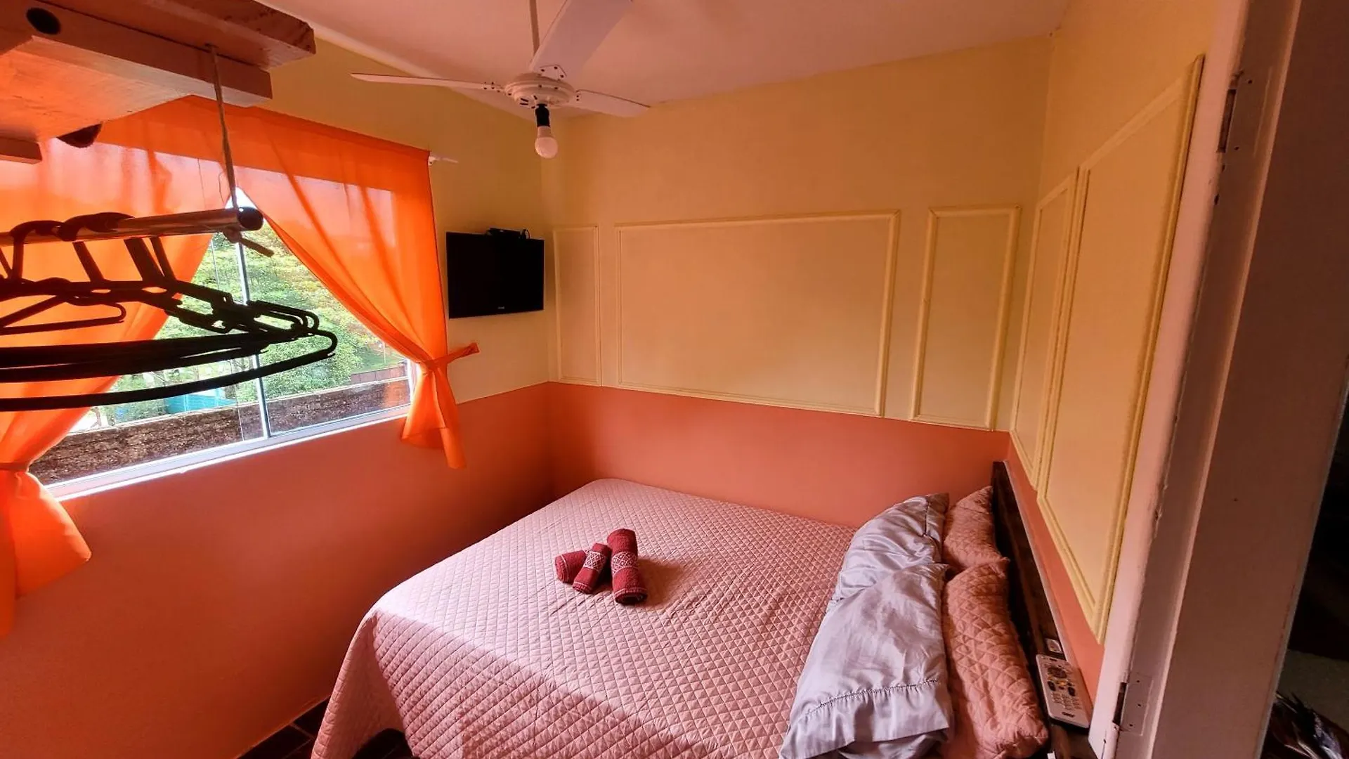 Pousada Renascer 520 Barra de Ibiraquera Guest house